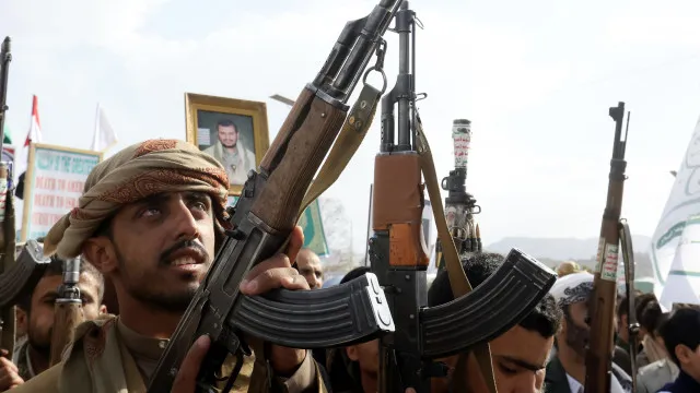 Rebeldes Huthis retaliam contra sauditas após ataque ao aeroporto de Sana
