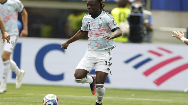 Oficial: JÃ©remy Doku renova com o Manchester City