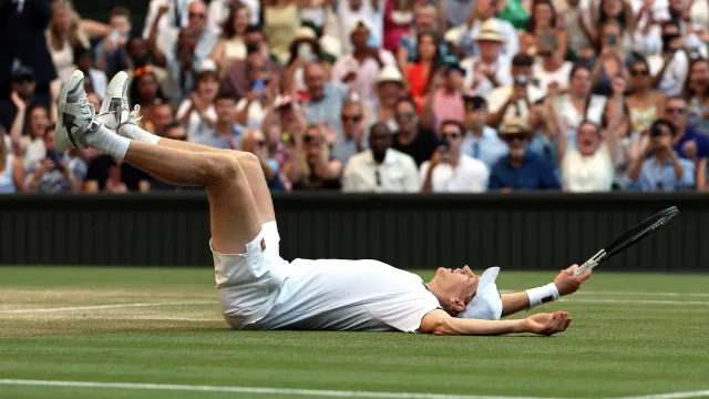 
                    Jannik Sinner revalida título de Wimbledon ao vencer Alexander Zverev
                