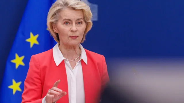 
                    Comissão Europeia defende vedar acesso dos mais jovens a redes sociais
                