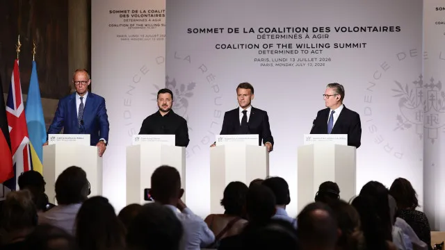 
                    Macron anuncia treino de força multinacional para a Ucrânia
                
