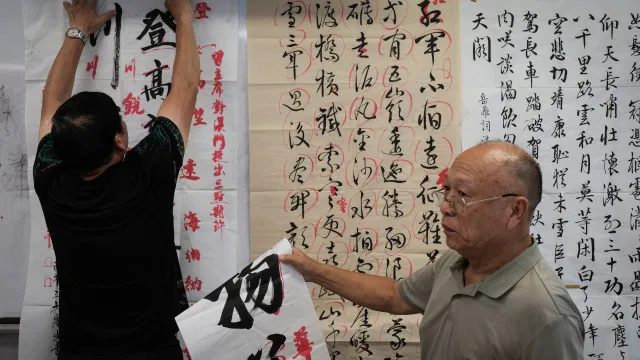 
                    Quebra da natalidade leva escolas de Macau a incluir alunos idosos
                