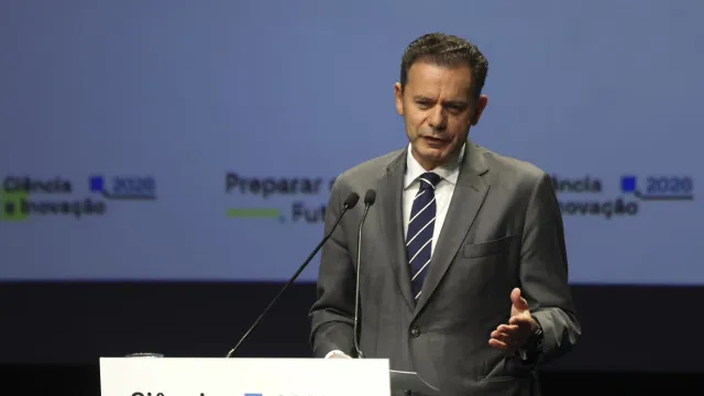 Governo continuarÃ¡ "a arriscar mesmo que coisas possam correr menos bem"