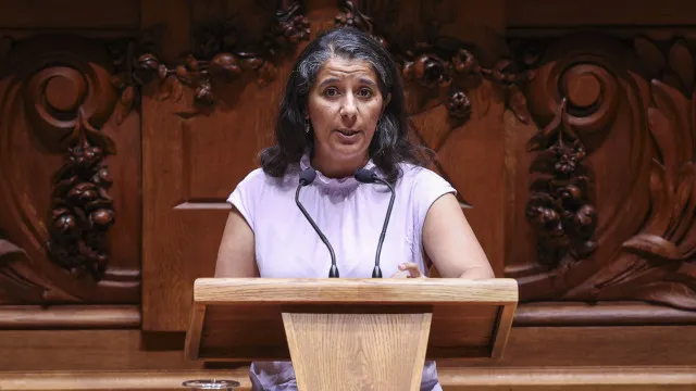 PCP acusa Governo de usar estudantes como cobaias e exige garantias