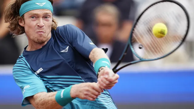 
                    Rublev conquista título em Bastad na véspera de 'aterrar' no Estoril Open
                