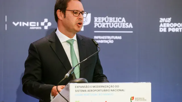 
                    Aeroporto Luís de Camões ficará a 20 minutos de Lisboa por ferrovia
                