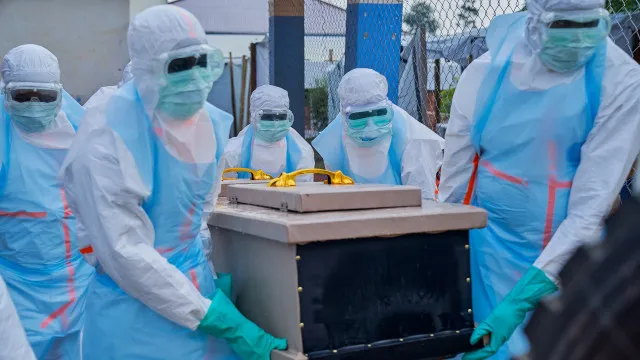 Epidemia de Ã bola estÃ¡ a propagar-se mais rÃ¡pido que a resposta