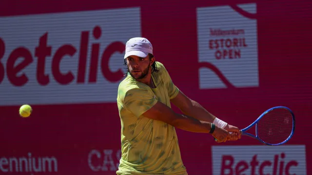 Histórico. Jaime Faria qualifica-se para os quartos do Estoril Open