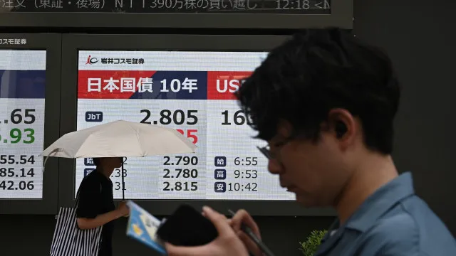 
                    Quedas no setor tecnológico levam Nikkei a perda de 4% na abertura
                