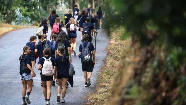 
                    Jovens rumam a Santiago porque caminhar 