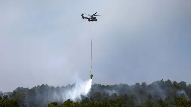 
                    Incêndios em Espanha e França levam à retirada de mais de 160.000 pessoas
                