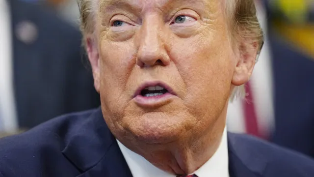 
                    Trump anuncia autoestrada que ligará Marrocos a território do Saara Ocidental
                