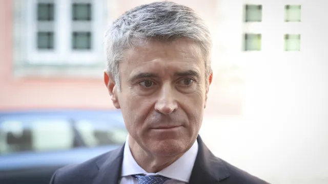 
                    Vandalismo? Carneiro pede investigação rápida. E sublinha: 