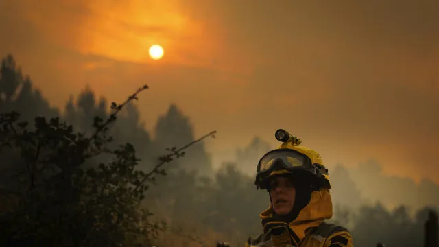 Mais de 800 operacionais combatem fogo em ValpaÃ§os, que estÃ¡ "controlado"