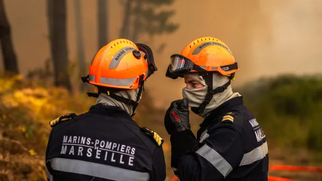 
                    Incêndios em França: Houve 402 detenções (incluindo de 156 menores)
                