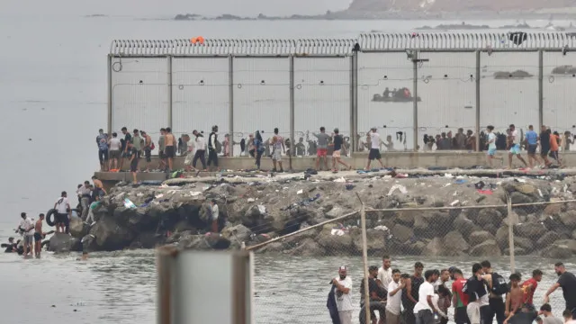 Mais de 40.000 pessoas entraram ilegalmente em Ceuta desde quinta-feira