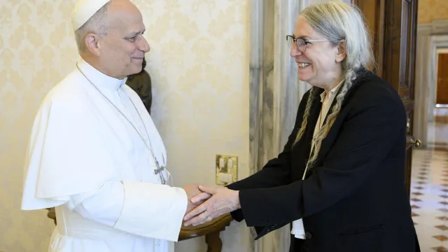 Papa recebeu em audiÃªncia a cantora Patti Smith, "sacerdotisa do rock"