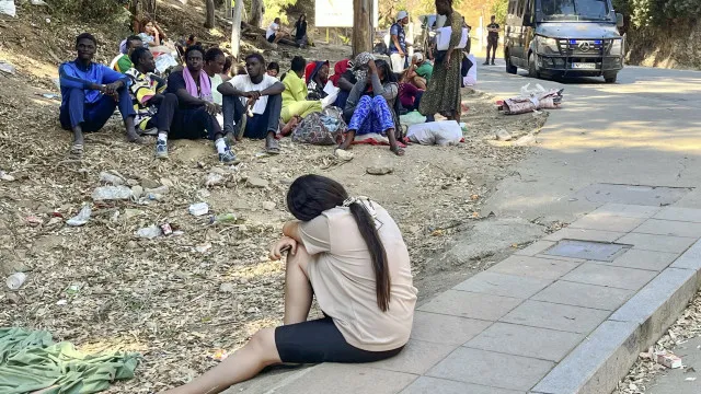 
                    Migrações: Unicef alerta para situação de centenas de menores em Ceuta
                