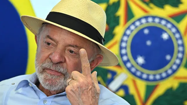 
                    Lula lidera sondagens, mas tem de reconquistar classe trabalhadora
                