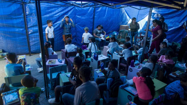 
                    Cáritas diz que 200 mil pessoas precisam de ajuda após sismo na Venezuela
                