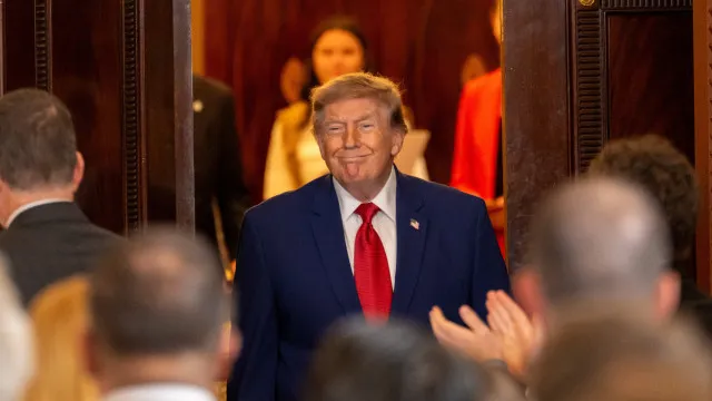 
                    Trump disposto a deixar pressão económica abalar o Irão
                