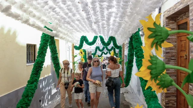 
                    Calor e milhares de pessoas no 1.º dia das Festas do Povo de Campo Maior
                
