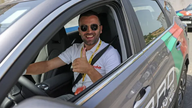 
                    Rúben Guerreiro estreia-se no carro sem perder ânsia de integrar a Volta
                