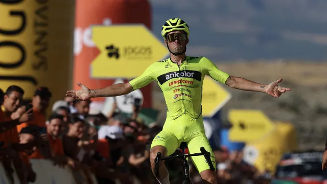 
                    Alexis Guérin assume liderança após vencer isolado no alto da Torre
                