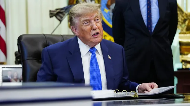 Trump garante que EUA controlam Ormuz apesar de ameaÃ§as do IrÃ£o