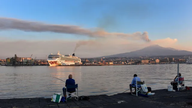 Encerrado aeroporto italiano da Catânia devido à erupção do monte Etna