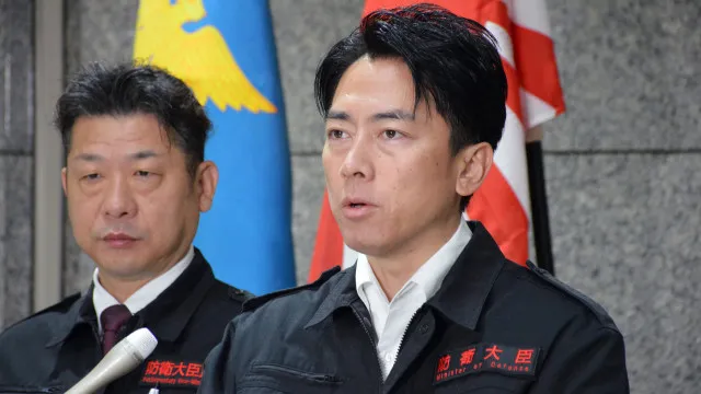 
                    Ministro da Defesa do Japão visita santuário símbolo do militarismo
                