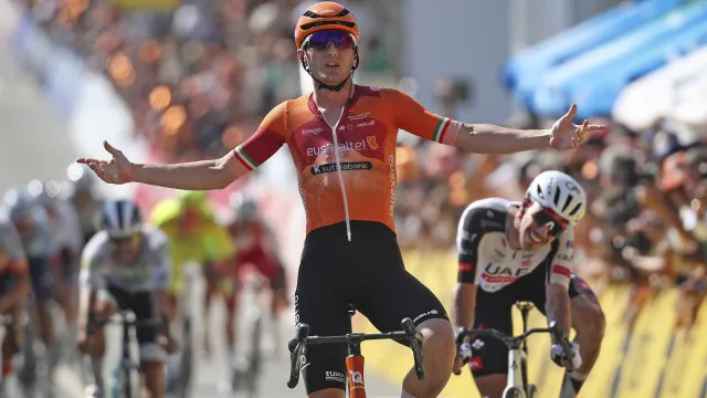 
                    Xabier Isasa vence sexta etapa da Volta e Guérin perde tempo como líder
                