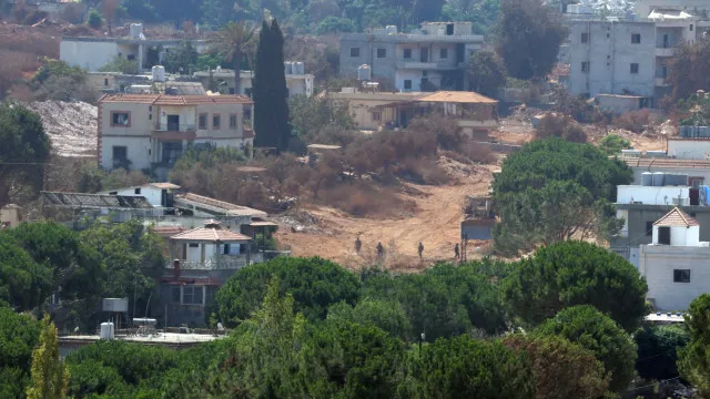 
                    Israel aumenta atividade militar no sul do Líbano
                