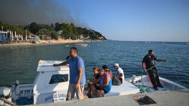IncÃªndio no norte da GrÃ©cia leva Ã  retirada de centenas de turistas