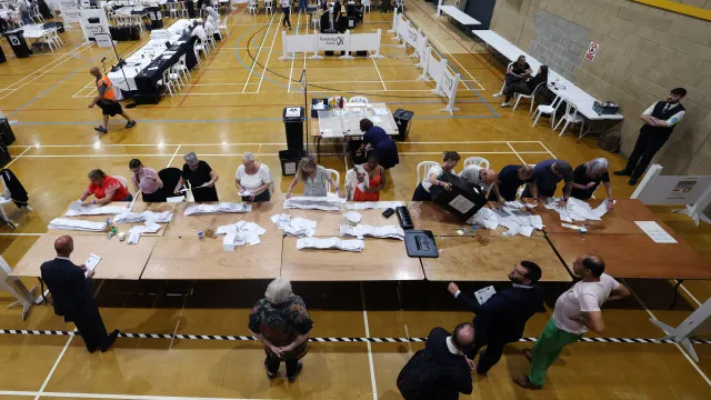 LÃder populista britÃ¢nico Farage reivindica reeleiÃ§Ã£o como deputado