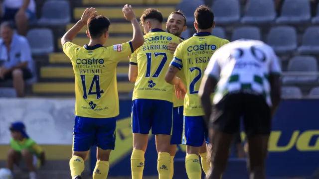 
                    Arouca goleia Moreirense e agarra FC Porto no topo da tabela
                