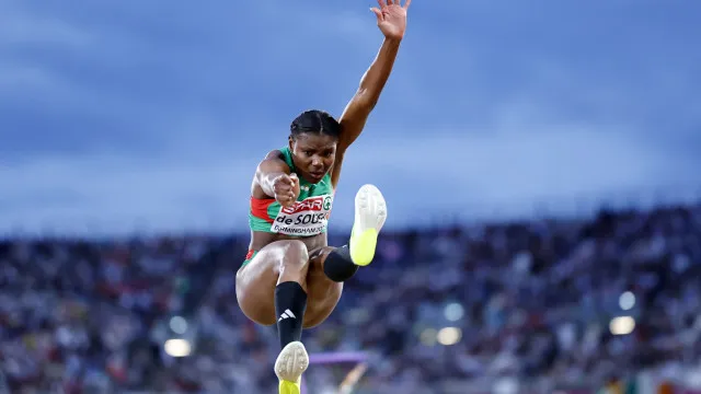 
                    Agate de Sousa 'cai' do bronze para quarto lugar no salto em comprimento
                
