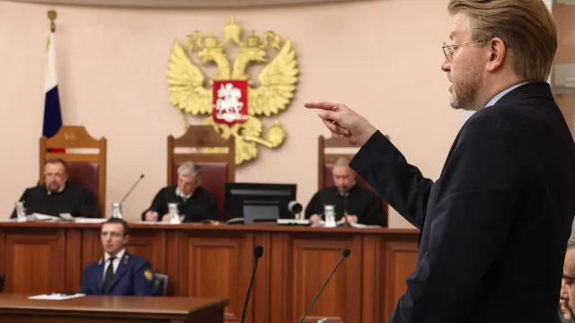 
                    Partido russo antiguerra denuncia dezenas de detenções diante do Supremo
                