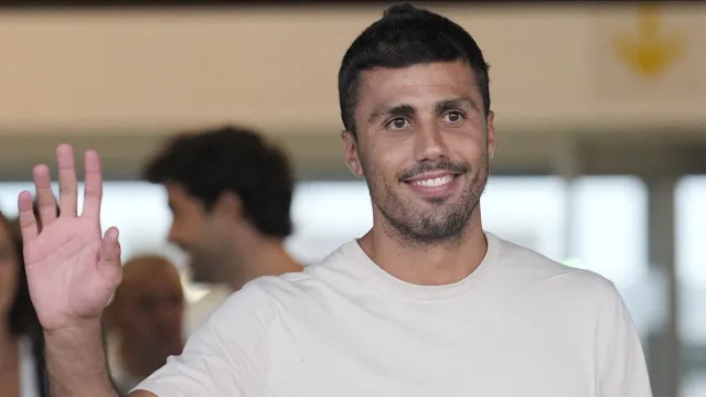 
                    Médio Rodri contratado pelo FC Barcelona ao Manchester City
                
