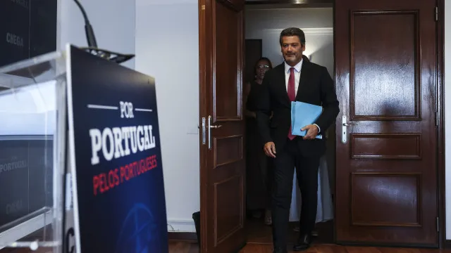 
                    Ventura recusa pedir desculpa a Nuno Melo e CDS: 
