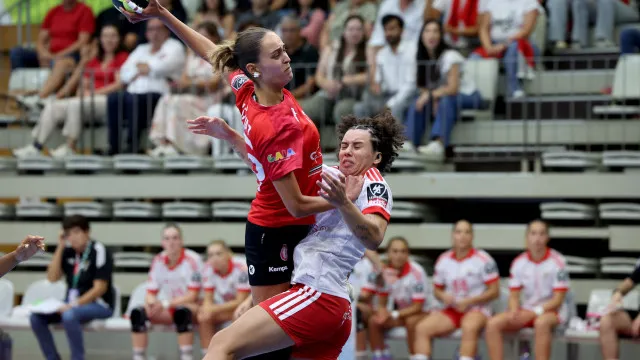 
                    Andebol: Benfica vence Almeida Garrett e soma sexta Supertaça feminina
                