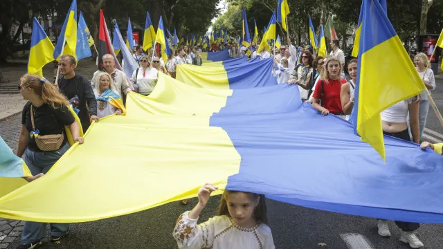 
                    Centenas em Lisboa para assinalar 35 anos de independência da Ucrânia
                