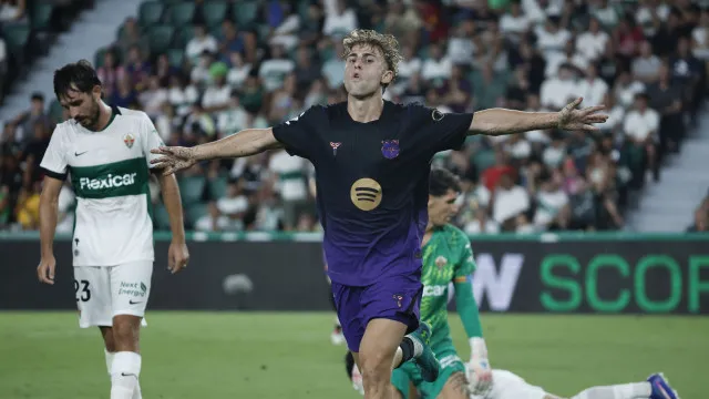 
                    Bicampeão Barcelona entra na La Liga com exibição de 'mão cheia' em Elche
                
