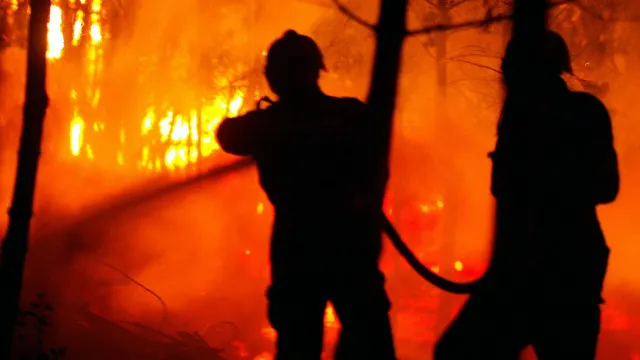 Fogo com 4 frentes ativas em Chaves combatido por quase 160 bombeiros