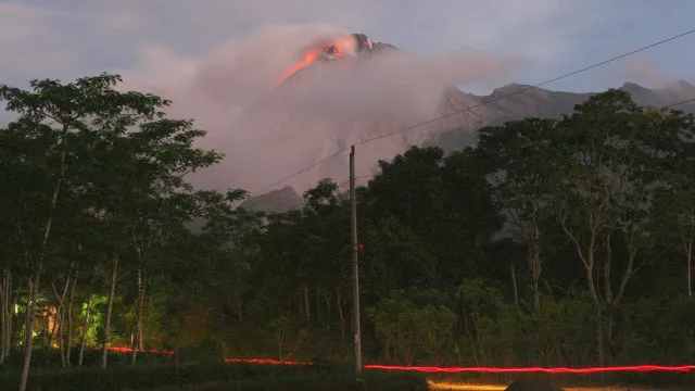 Dez mortos e 2.472 retirados devido a erupção vulcânica na Indonésia