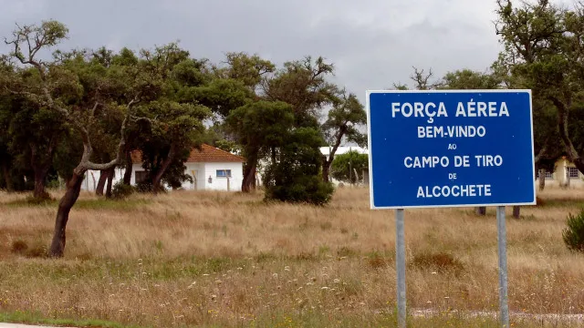 
                    Aeroporto? Destinados até 4,5 milhões para desmilitarizar Campo de Tiro
                