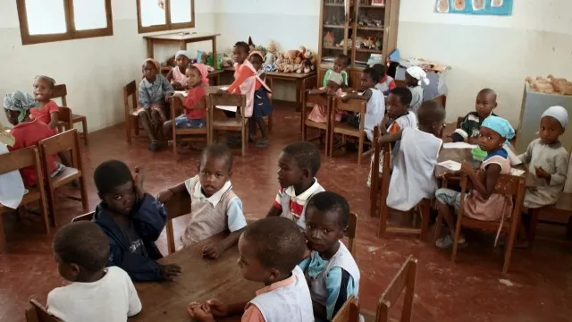 
                    Governo cabo-verdiano lança projeto-piloto para alargar horário escolar
                