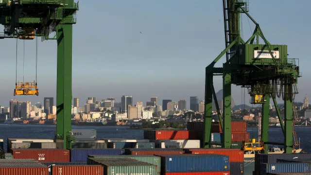 
                    Brasil contesta investigação comercial e pede suspensão de taxas dos EUA
                