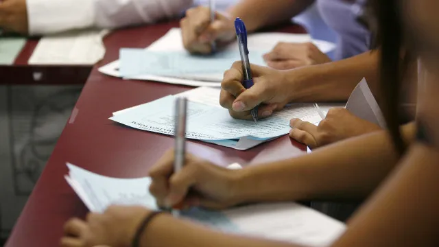 
                    Alunos da Soares dos Reis no Porto exigem responsabilização pelas falhas
                