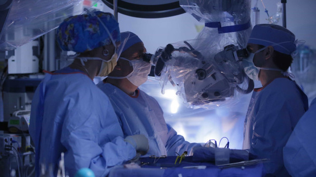 Quase metade dos médicos de UTIs brasileiras tem risco de burnout, diz estudo